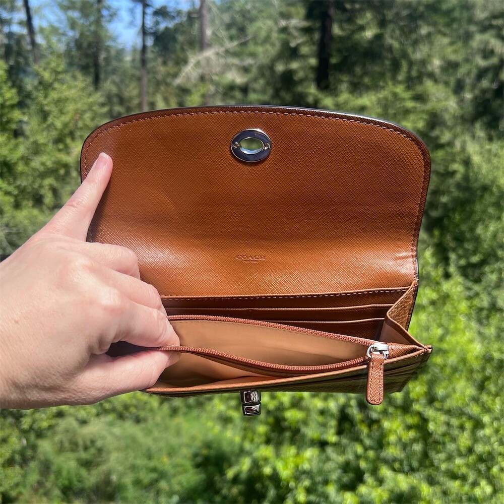 COACH VINTAGE Brown Pebble Leather Wallet w Turn-Lock and Silver Hardware - Picture 4 of 14